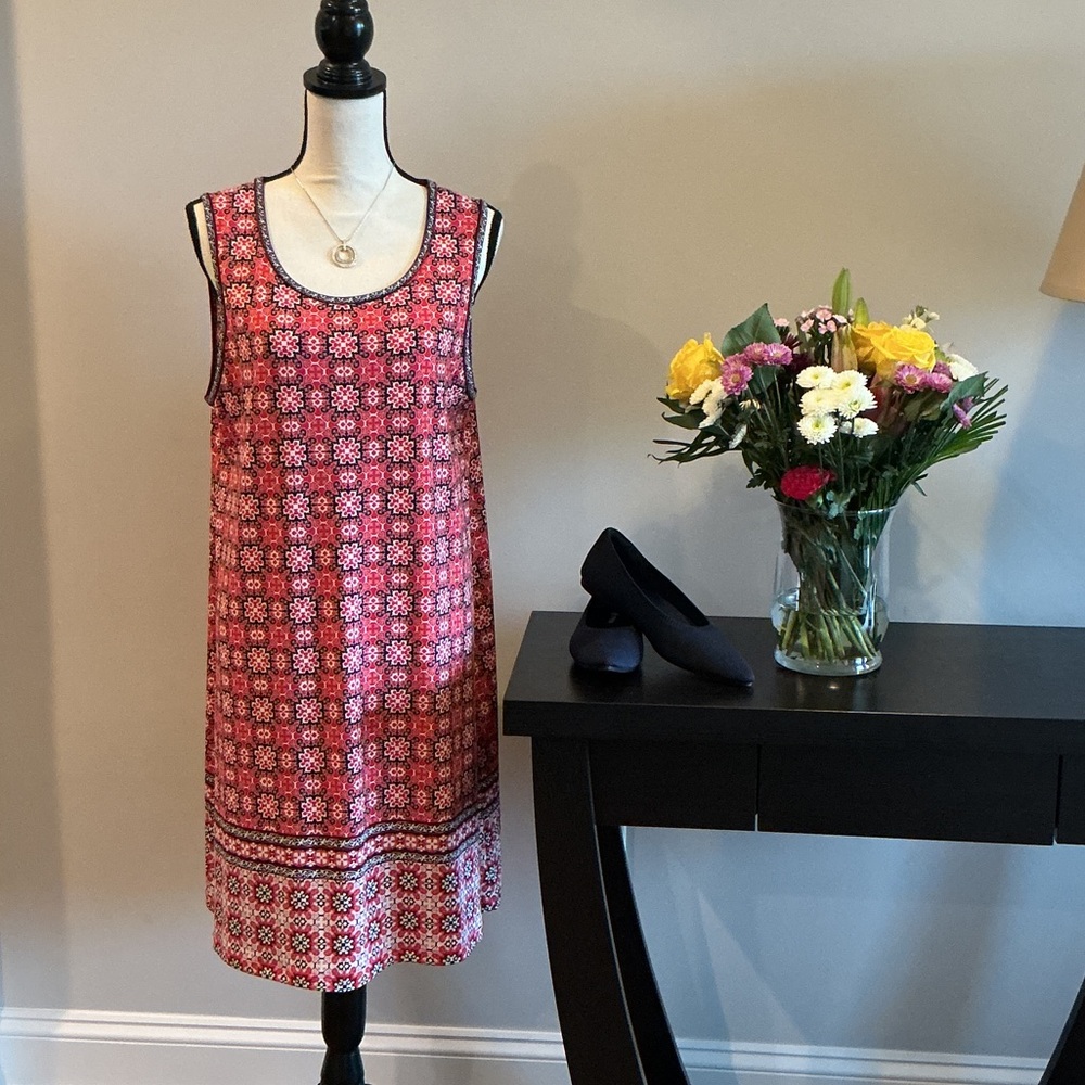 Max Studio red and navy geometric print dress.